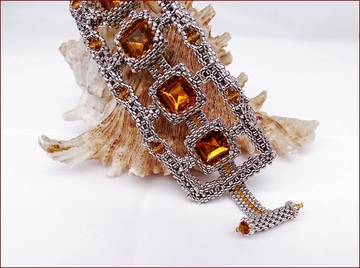 Topaz deco bracelet